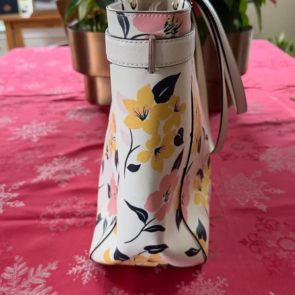 Kate Spade Pink and Yellow Floral Tote zipper interior padded large compartment - Picture 4 of 14